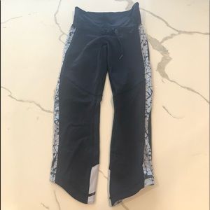 Lululemon navy crops size 8